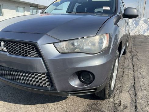Used 2011 Mitsubishi Outlander ES image 34