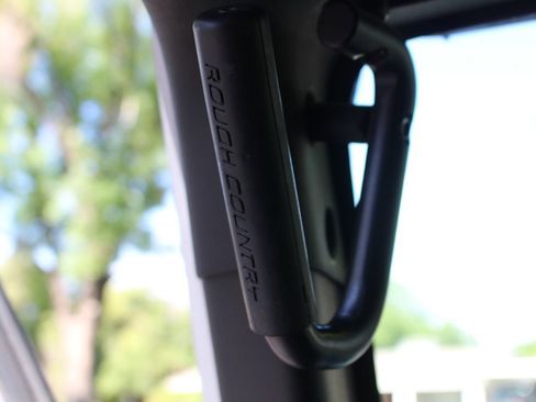 Used 2013 Jeep Wrangler Unlimited Rubicon AWD/4WD image 9