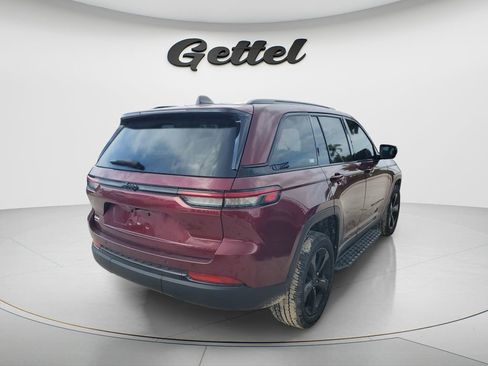 Used 2025 Jeep Grand Cherokee Altitude RWD image 4