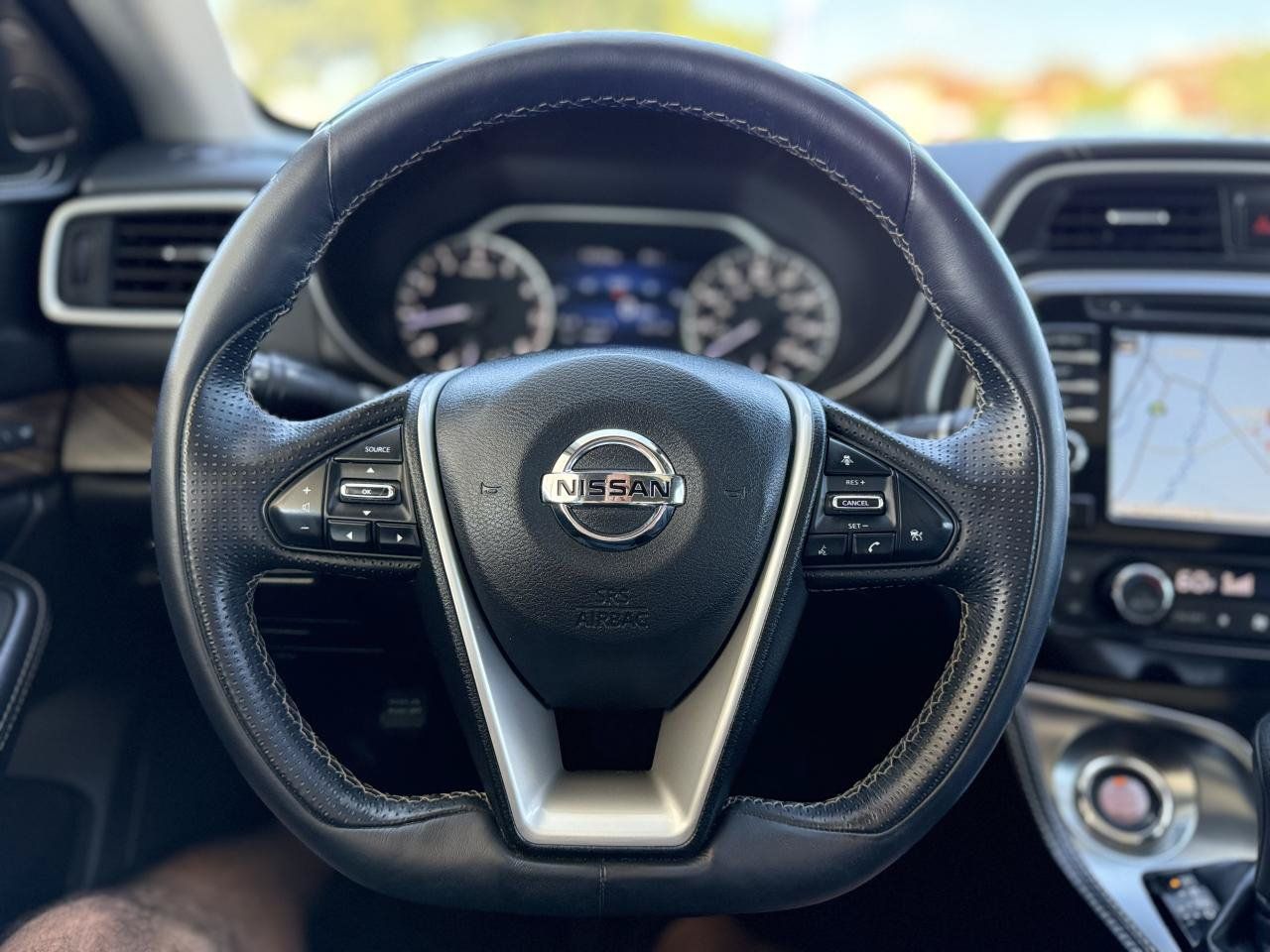 Used 2016 Nissan Maxima Platinum w/ Interior Lighting Package FWD image 18