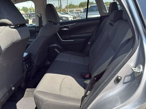 Used 2021 Toyota RAV4 XLE AWD/4WD image 14