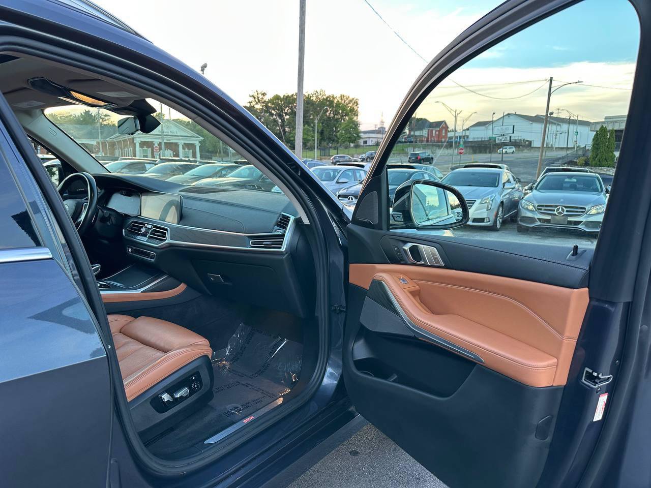 Used 2020 BMW X7 xDrive40i w/ Premium Package AWD/4WD image 28