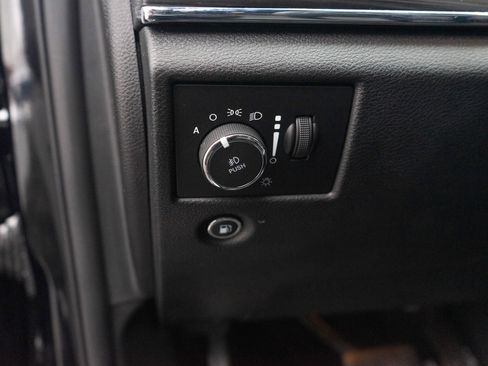 Used 2019 Jeep Grand Cherokee Limited image 15