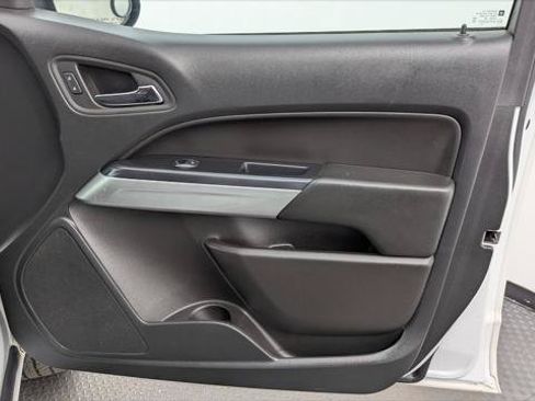 Used 2022 Chevrolet Colorado LT w/ Fleet Safety Package RWD image 17