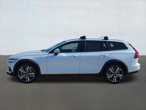 New 2026 Volvo V60 B5 Cross Country Plus w/ Climate Package image 3