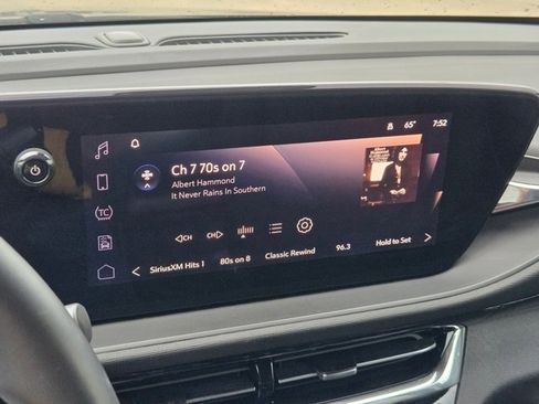 Used 2025 Buick Envista Sport Touring image 16