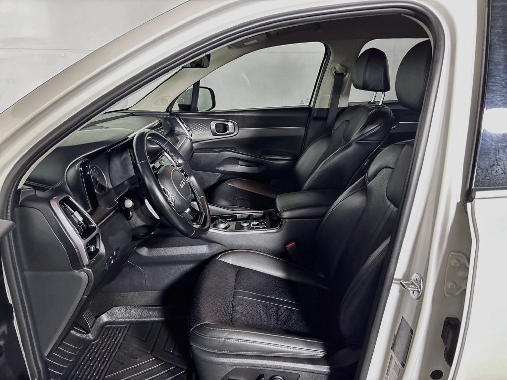 Certified 2023 Kia Sorento EX AWD/4WD image 12