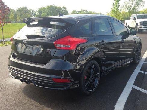 Used 2017 Ford Focus ST w/ Equipment Group 402A FWD image 8
