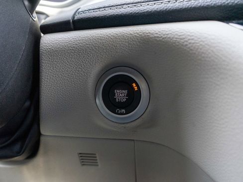 Used 2022 Chrysler Pacifica Touring-L FWD image 22