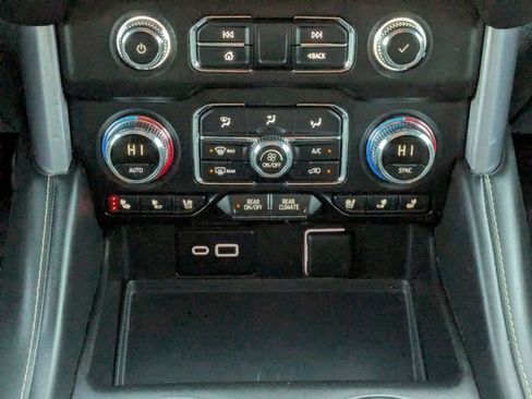 Used 2024 GMC Yukon SLT image 27