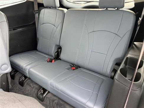 Used 2020 Buick Enclave Essence w/ Sport Touring Edition image 8