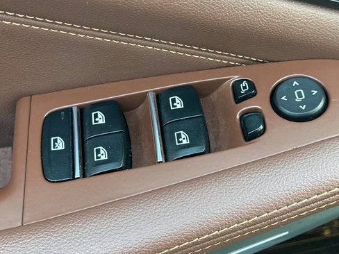 Used 2019 BMW X5 xDrive40i w/ M Sport Package image 12