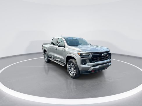 Used 2025 Chevrolet Colorado Z71 AWD/4WD image 2