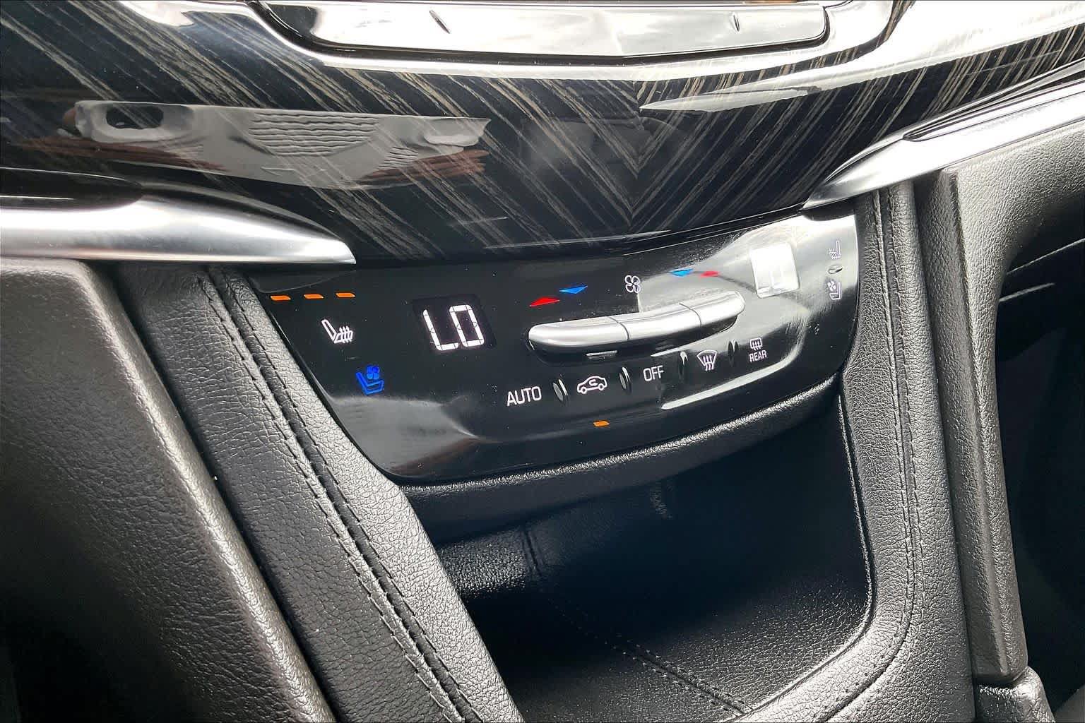 Used 2025 Cadillac XT6 Premium Luxury FWD image 36
