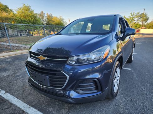 Used 2019 Chevrolet Trax LS FWD image 3