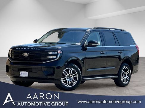 Used 2025 Ford Expedition Active AWD/4WD image 1