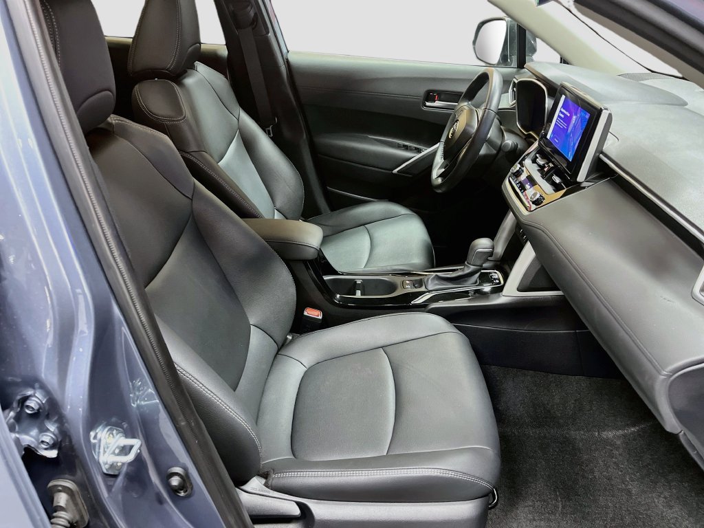 Used 2025 Toyota Corolla Cross XLE w/ Convenience Package AWD/4WD image 29