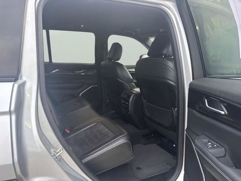 Used 2022 Jeep Grand Cherokee Altitude image 13