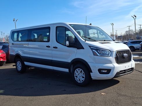 Used 2023 Ford Transit 350 XLT image 3