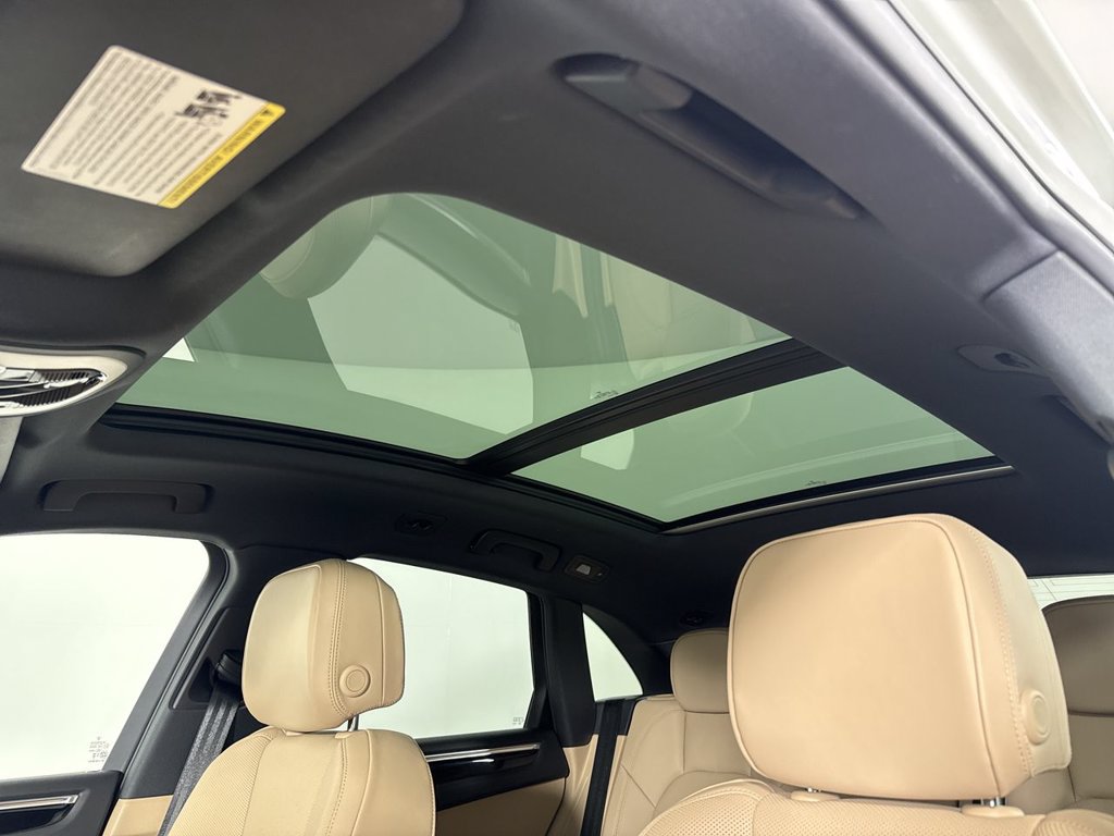 Certified 2025 Porsche Macan AWD/4WD image 41