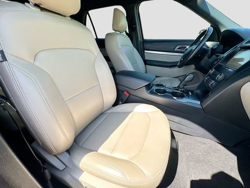 Used 2019 Ford Explorer XLT w/ Equipment Group 202A FWD image 35