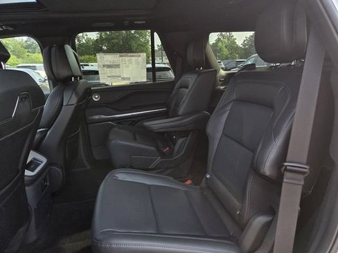 New 2026 Lincoln Navigator Reserve w/ Jet Appearance Package AWD/4WD image 17