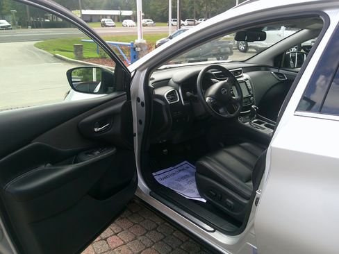 Used 2023 Nissan Murano SV image 8