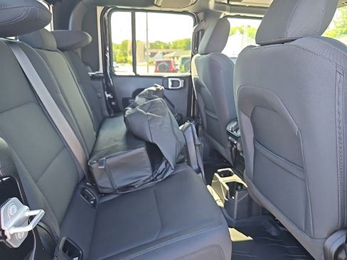Certified 2022 Jeep Gladiator Willys image 13