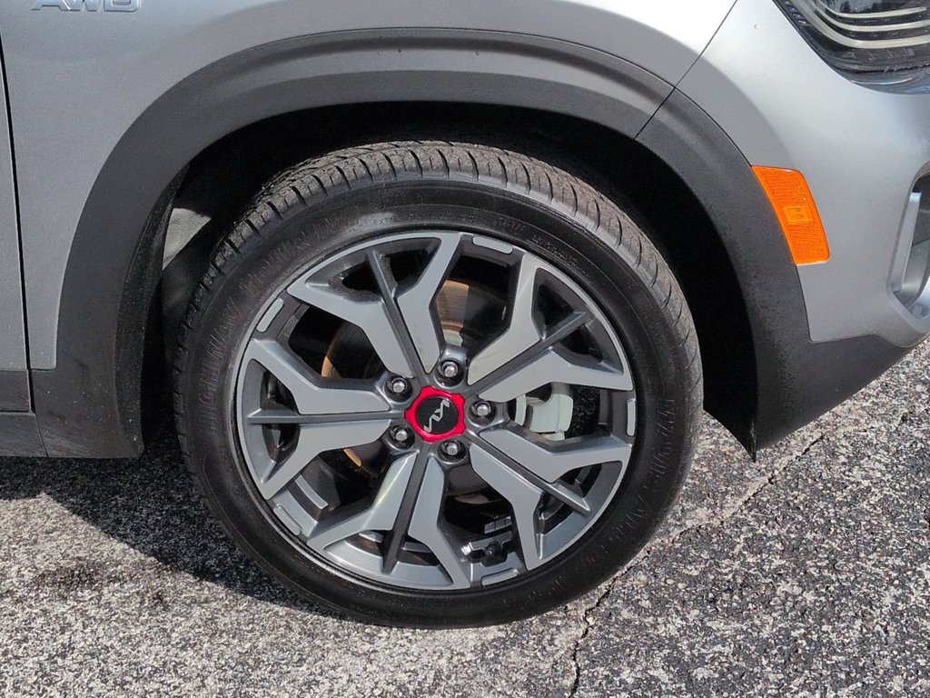 Used 2023 Kia Seltos SX w/ SX Sunroof Package AWD/4WD image 11