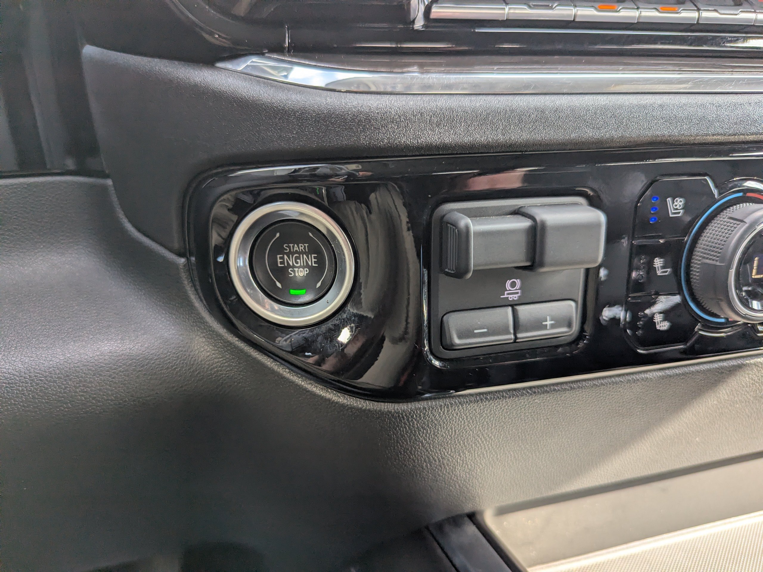 Certified 2023 Chevrolet Silverado 1500 LTZ AWD/4WD image 19