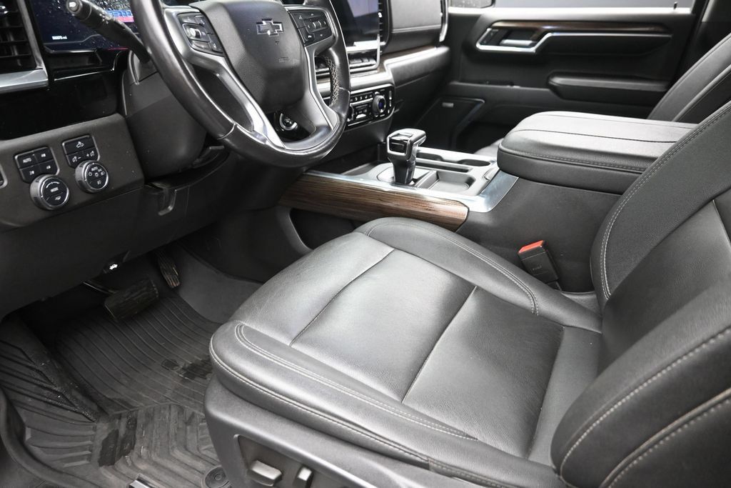 Used 2023 Chevrolet Silverado 1500 LT Trail Boss w/ Convenience Package II AWD/4WD image 16