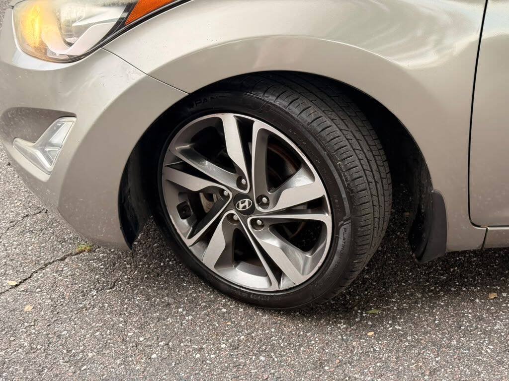 Used 2015 Hyundai Elantra Limited w/ Option Group 05 FWD image 9