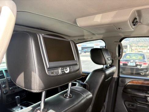 Used 2014 Nissan Armada Platinum w/ 2nd Row Captain Seat Package image 11