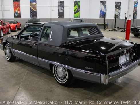 Used 1990 Cadillac Fleetwood Coupe image 4