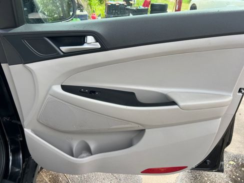 Used 2019 Hyundai Tucson SE image 17