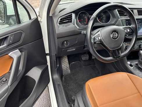 Used 2019 Volkswagen Tiguan SE image 9