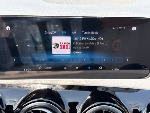 Used 2023 Mercedes-Benz CLA 250 image 36