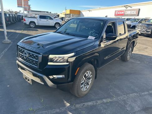 Used 2024 Nissan Frontier SL image 2