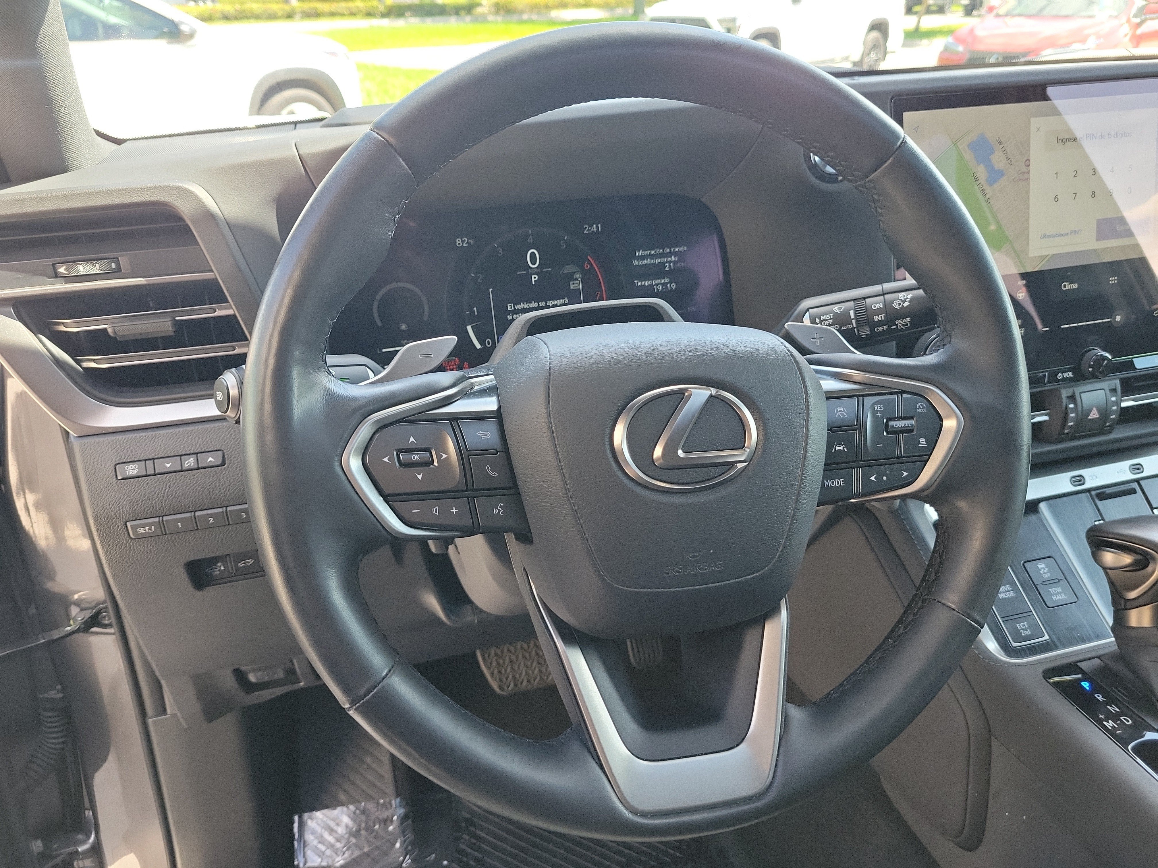 Used 2025 Lexus GX 550 w/ Cold Area Package AWD/4WD image 27
