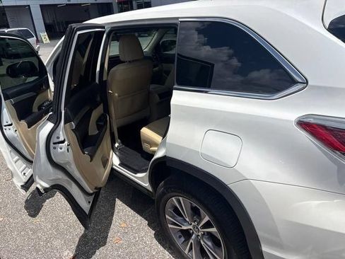 Used 2016 Toyota Highlander Plus FWD image 16
