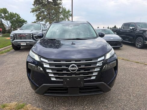 Used 2024 Nissan Rogue SV AWD/4WD image 2