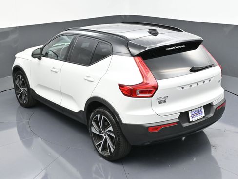 Used 2022 Volvo XC40 T5 R-Design image 53