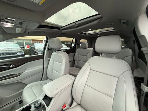 Used 2023 GMC Acadia SLT image 21