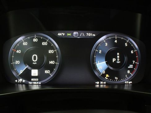 Used 2019 Volvo XC40 T5 Momentum image 14