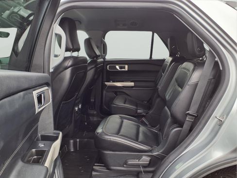 Used 2020 Ford Explorer XLT w/ Equipment Group 202A image 10