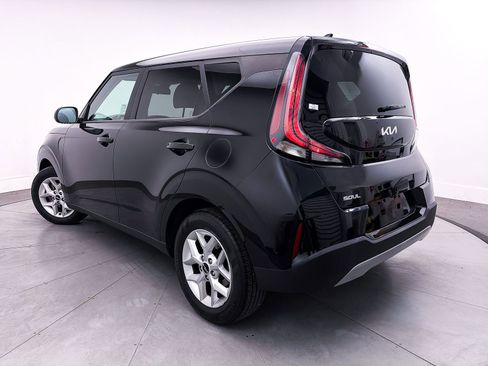 Used 2023 Kia Soul LX w/ LX Technology Package FWD image 2