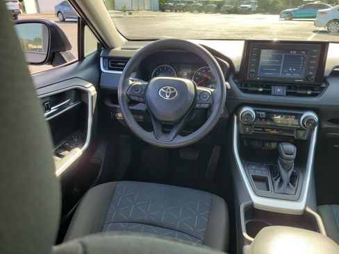 Used 2021 Toyota RAV4 XLE w/ Convenience Package FWD image 17