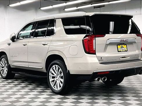 Used 2024 GMC Yukon Denali w/ Advanced Technology Package image 3