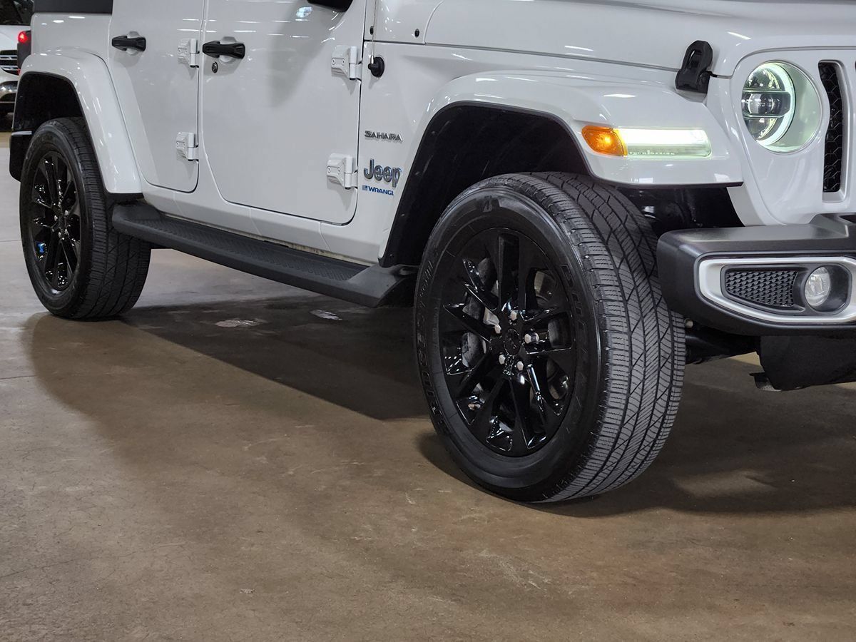 Used 2023 Jeep Wrangler Unlimited Sahara w/ Cold Weather Group AWD/4WD image 16