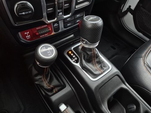 Used 2023 Jeep Gladiator Mojave w/ LED Lighting Group AWD/4WD image 31